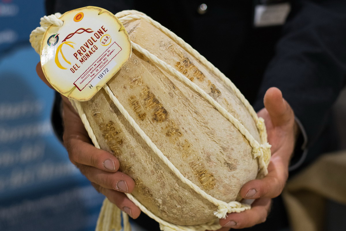 Il Provolone del Monaco dop si conferma protagonista della tavola di Ferragosto