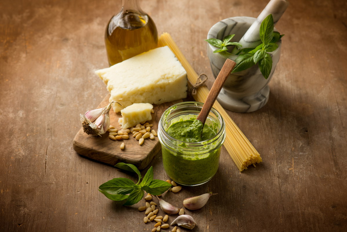 Pesto alla genovese: come prepararlo e con quali paste abbinarlo