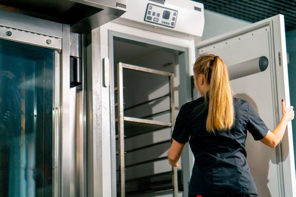 Freezer pieno e organizzato: trucchi per ottimizzare lo spazio e ridurre gli sprechi