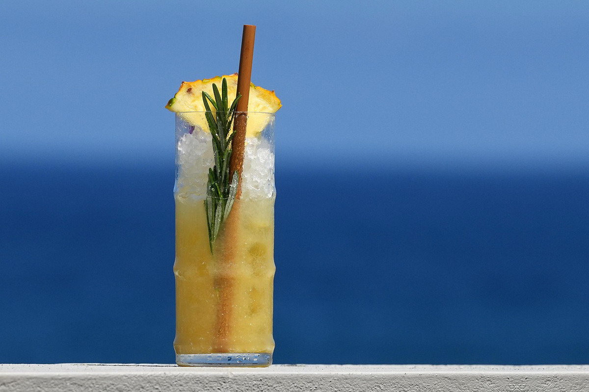 Guarnizioni scenografiche per cocktail estivi
