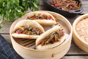 Lo street food asiatico: noodle, bao e spiedini